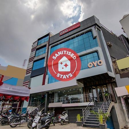 Oyo 12736 Skylawn Hotel Jamshedpur Buitenkant foto