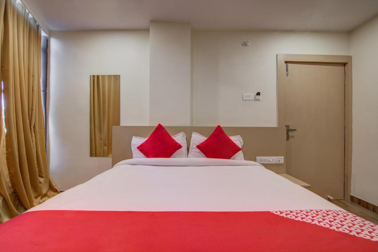 Oyo 12736 Skylawn Hotel Jamshedpur Buitenkant foto