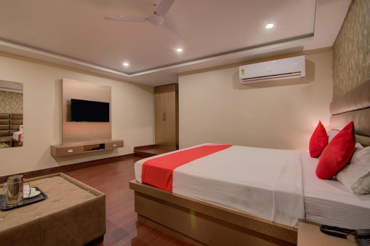 Oyo 12736 Skylawn Hotel Jamshedpur Buitenkant foto