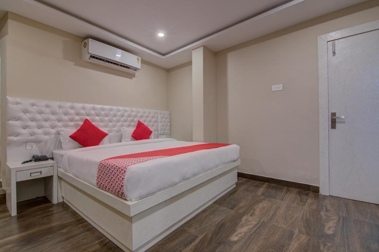 Oyo 12736 Skylawn Hotel Jamshedpur Buitenkant foto