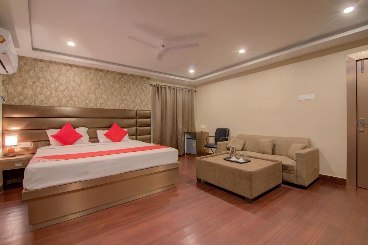 Oyo 12736 Skylawn Hotel Jamshedpur Buitenkant foto