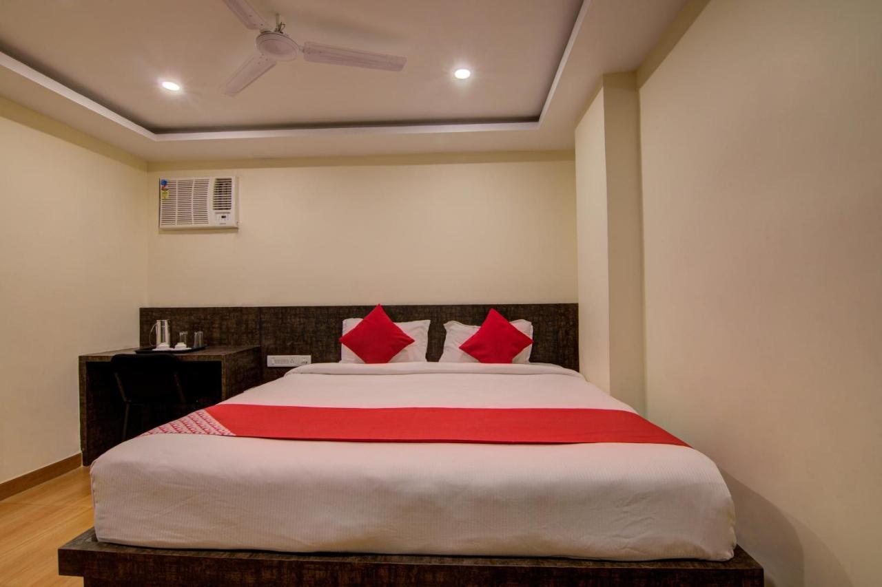 Oyo 12736 Skylawn Hotel Jamshedpur Buitenkant foto