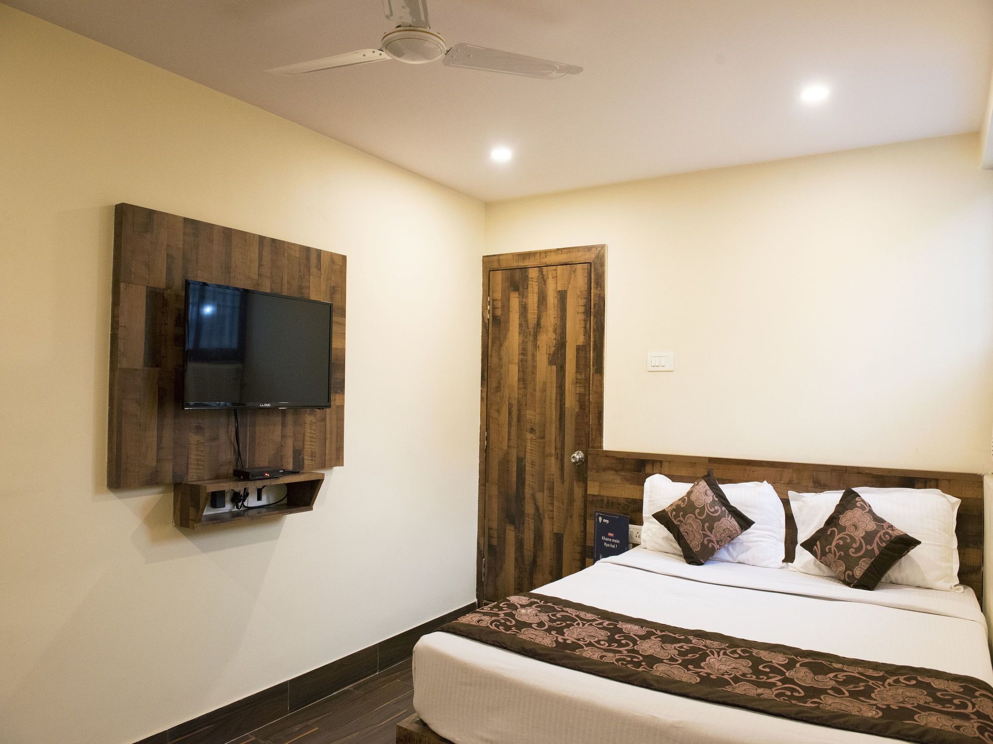 Oyo 12736 Skylawn Hotel Jamshedpur Buitenkant foto